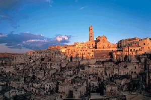 Xtrallusion offers characteristic Bed and Breakfast, B&B, Guest House, Hotel, Albergo and Country Lodge accommodation in Italy. Plus independent self-guided Walking, Adventure, Activity, Skiing and Paragliding Holiday itineraries on the Italian Rivieras, in the Italian Lakes, in the Italian Alps and in some of the most beautiful corners of Italy.